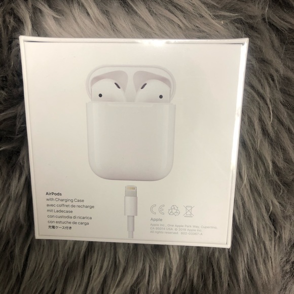 Apple AirPods with Charging Case (PM1190) - Picture 4 of 4